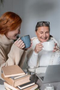 Inicio A heartwarming moment of a mother and daughter sharing coffee at home, radiating warmth and togetherness.